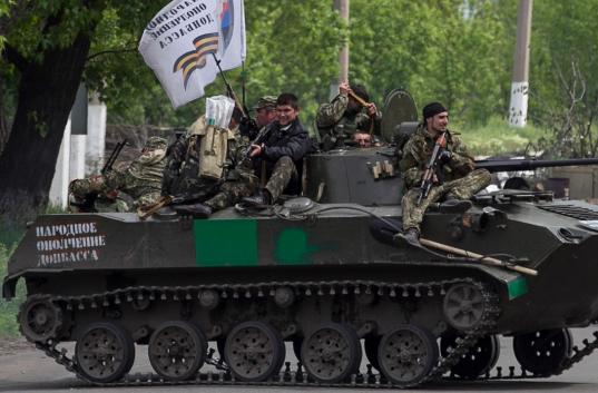 Террористы танками разрушают станции Донецкой железной дороги