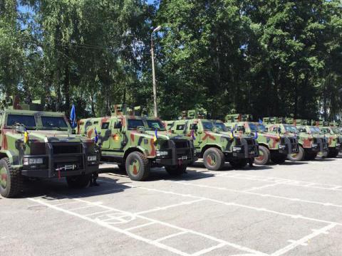 Первые бронеавтомобили "Козак" уже в пути (ФОТО) Первые бронеавтомобили "Козак" уже в пути (ФОТО)