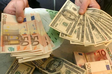 Доллар и евро немного подешевели - свежие курсы валют НБУ Доллар и евро немного подешевели - свежие курсы валют НБУ