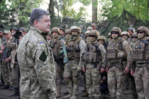 Петр Порошенко: «Вся Украина сегодня гордится своими Вооруженными силами» Петр Порошенко: «Вся Украина сегодня гордится своими Вооруженными силами»