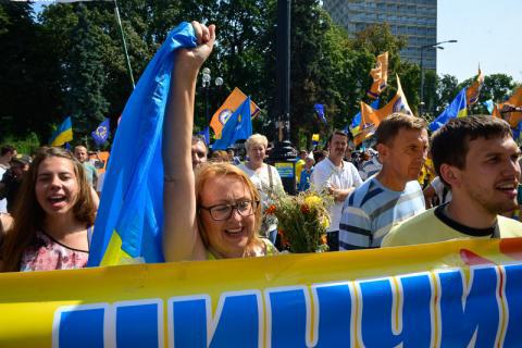 14.08.2014 Возле парламента прошел митинг в поддержку люстрации (ФОТО) 14.08.2014 Возле парламента прошел митинг в поддержку люстрации (ФОТО)