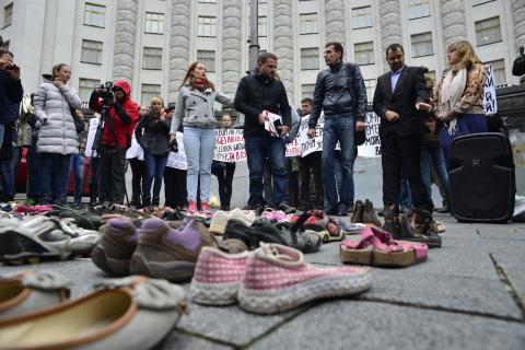 Митинг под Кабмином: МОЗ провалил тендеры по закупкам лекарств (ФОТОРЕПОРТАЖ) Митинг под Кабмином: МОЗ провалил тендеры по закупкам лекарств (ФОТОРЕПОРТАЖ)