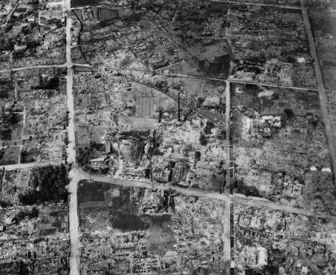 70 лет атомным разрушениям Хиросимы и Нагасаки: самолеты, бомбы и последствия авиаударов (ФОТО)