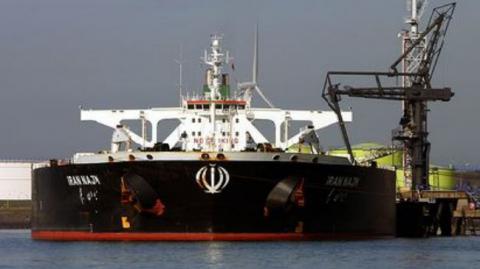 Налоговики арестовали четыре танкера с нефтепродуктами Налоговики арестовали четыре танкера с нефтепродуктами