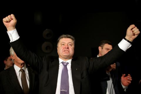 Порошенко решил создать военно-гражданские администрации на Донбассе Порошенко решил создать военно-гражданские администрации на Донбассе