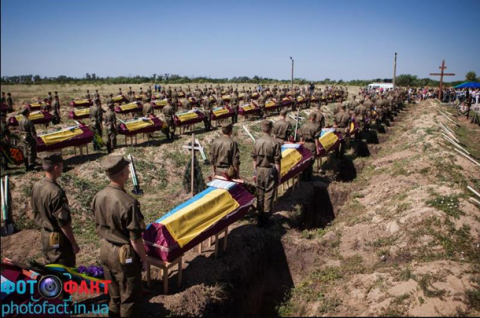 Украинских солдат массово хоронят под Запорожьем Украинских солдат массово хоронят под Запорожьем