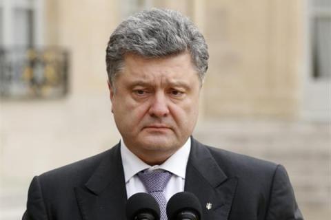 Порошенко уволил скандального главу Первомайской администрации Порошенко уволил скандального главу Первомайской администрации