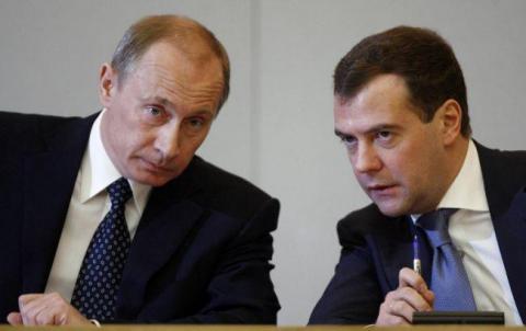 Путин сам не справился в Крыму, Медведев спешит на помощь Путин сам не справился в Крыму, Медведев спешит на помощь
