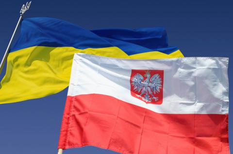 Польша увеличила количество виз для украинцев Польша увеличила количество виз для украинцев