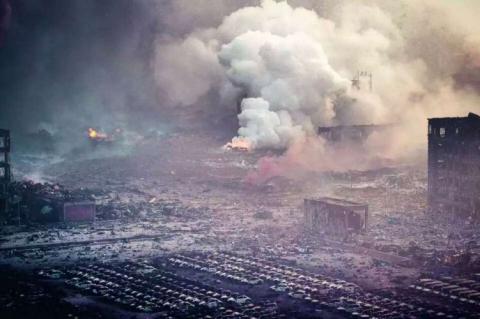 Последствия техногенной катастрофы в Тяньцзине (ФОТО) Последствия техногенной катастрофы в Тяньцзине (ФОТО)