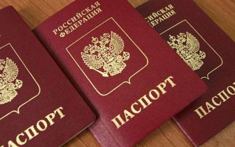 Севастопольские школьники получили паспорта РФ Севастопольские школьники получили паспорта РФ