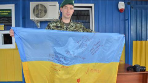 Пограничники из Херсона поздравили жителей Крыма с праздником (ФОТО) Пограничники из Херсона поздравили жителей Крыма с праздником (ФОТО)