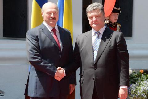 Лукашенко поздравил Порошенко Лукашенко поздравил Порошенко