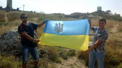 Крымская власть производит аресты за украинскую символику Крымская власть производит аресты за украинскую символику