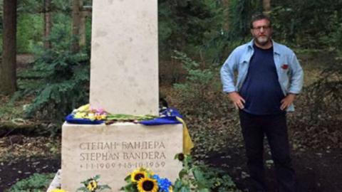 Российский чиновник побывал на могиле Бандеры Российский чиновник побывал на могиле Бандеры