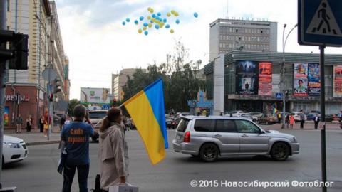 В Новосибирске провели проукраинский пикет (ФОТО) В Новосибирске провели проукраинский пикет (ФОТО)