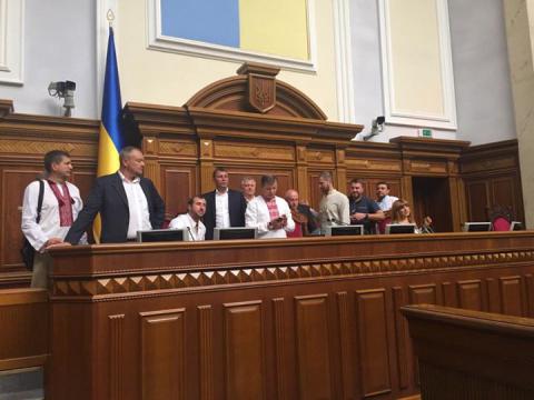 "Радикальная партия" препятствует началу пленарного заседания ВР "Радикальная партия" препятствует началу пленарного заседания ВР