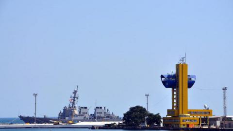 Эсминец ВМС США зашел в Одессу (ФОТО) Эсминец ВМС США зашел в Одессу (ФОТО)