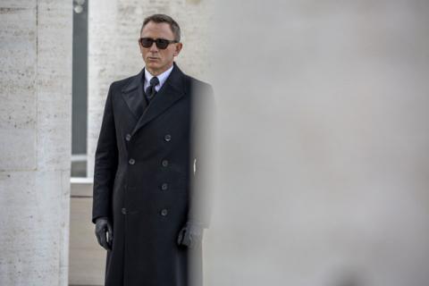Мода для секретных агентов: Tom Ford снова оденет Джеймса Бонда Мода для секретных агентов: Tom Ford снова оденет Джеймса Бонда