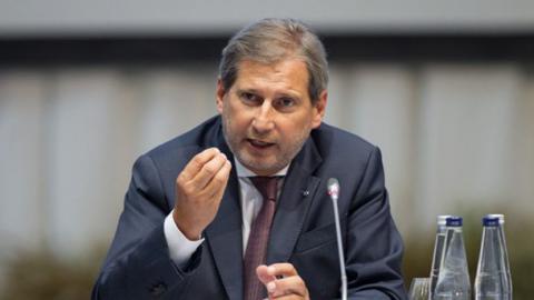 Еврокомиссар прогнозирует скорую отмену визового режима для украинцев