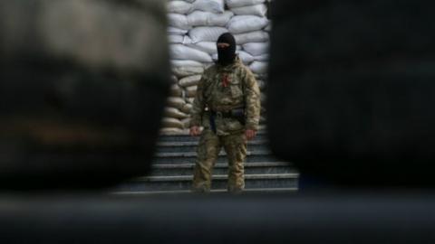 Военнослужащие из РФ на Донбассе подражают боевикам "Исламского государства" Военнослужащие из РФ на Донбассе подражают боевикам "Исламского государства"