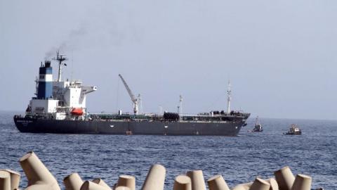 Ливия заявляет о задержании российского нефтяного танкера в своем порту