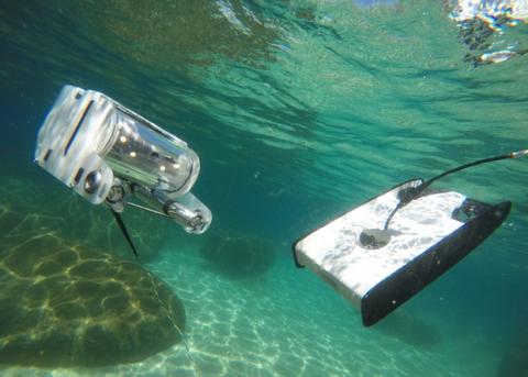 Разработчики придумали подводный дрон (ВИДЕО)