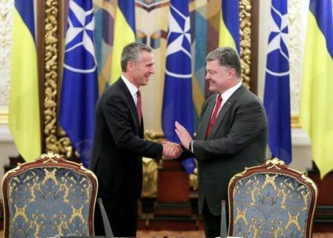 Порошенко призвал НАТО к сотрудничеству ради демократии (ВИДЕО)