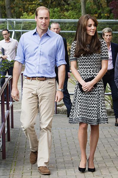 Кейт Миддлтон и принц Уильям встретились с подростками в колледже Харроу (ФОТО)