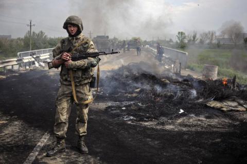 Ночь на фронте: боевики дважды обстреляли позиции украинских военнослужащих Ночь на фронте: боевики дважды обстреляли позиции украинских военнослужащих