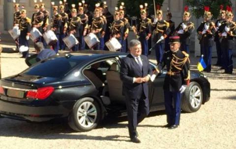 Порошенко уже прибыл Елисейский дворец на встречу "Нормандской четверки" Порошенко уже прибыл Елисейский дворец на встречу "Нормандской четверки"