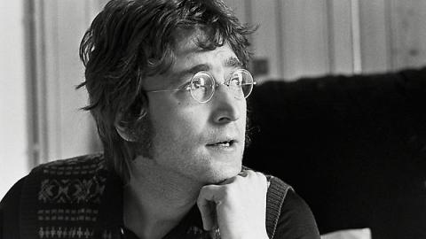 Сегодня исполнилось 75 лет со дня рождения Джона Леннона