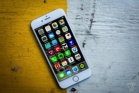Каждый новый iPhone провоцирует всплеск жалоб на «тормоза» старых моделей Каждый новый iPhone провоцирует всплеск жалоб на «тормоза» старых моделей