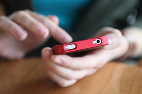 54% украинских подростков пользуются смартфонами – статистика от iGate 54% украинских подростков пользуются смартфонами – статистика от iGate