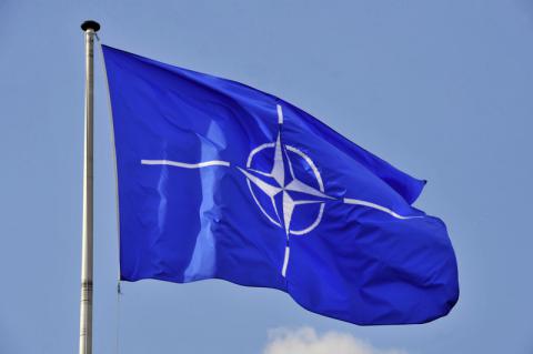 Британские СМИ узнали о разрешении пилотам НАТО атаковать самолеты РФ над Ираком Британские СМИ узнали о разрешении пилотам НАТО атаковать самолеты РФ над Ираком