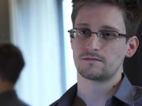 Эдварду Сноудену не следует возвращаться в США, - Хилари Клинтон Эдварду Сноудену не следует возвращаться в США, - Хилари Клинтон