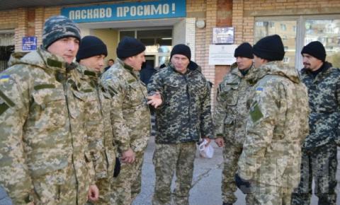 Военнослужащих в зоне АТО вскоре оденут в зимнюю одежду Военнослужащих в зоне АТО вскоре оденут в зимнюю одежду