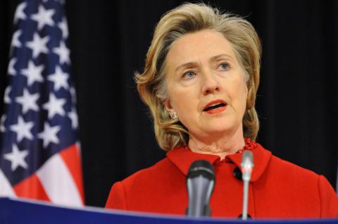 Хиллари Клинтон - явный лидер дебатов демократов