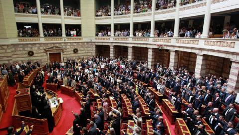 Греческий парламент одобрил план реформ для выхода из финансового кризиса Греческий парламент одобрил план реформ для выхода из финансового кризиса