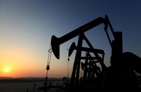 Цены на нефть падают из-за переполненных хранилищ Цены на нефть падают из-за переполненных хранилищ