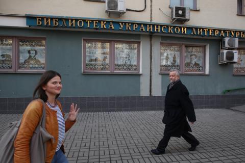 Директора Библиотеки украинской литературы в Москве Наталью Шарину задержали Директора Библиотеки украинской литературы в Москве Наталью Шарину задержали