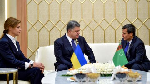 Президент Украины пригласил в гости главу Туркменистана 