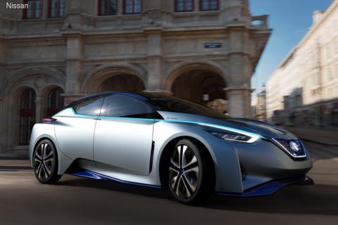 Nissan представили автомобиль с автоматическим управлением (ФОТО) Nissan представили автомобиль с автоматическим управлением (ФОТО)