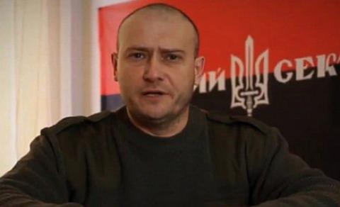 Дмитрий Ярош: "Мы готовимся и чистим оружие" Дмитрий Ярош: "Мы готовимся и чистим оружие"