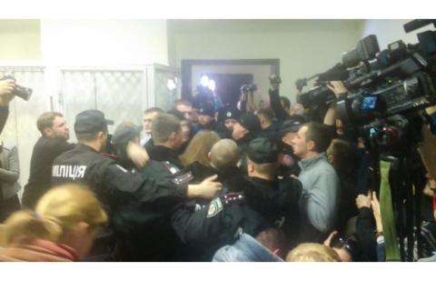 Суд по делу Корбана закончился дракой (ФОТО, ВИДЕО) Суд по делу Корбана закончился дракой (ФОТО, ВИДЕО)
