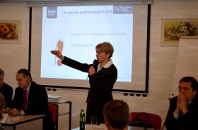 Диалог "на равных"? Банки готовы мириться, клиенты пока думают... Диалог "на равных"? Банки готовы мириться, клиенты пока думают...