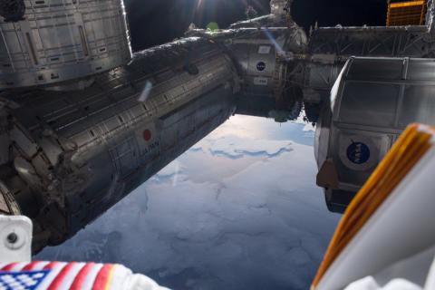 Внеземной взгляд: астронавт фотографирует Землю с орбиты (ФОТО)