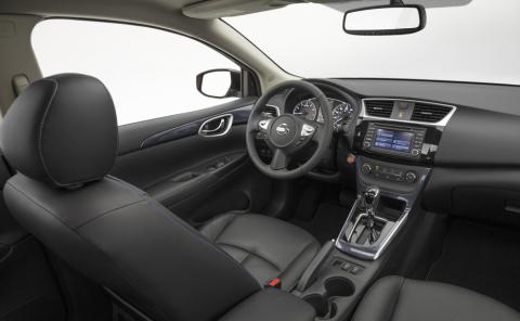 Компания Nissan представила обновленную версию седана Sentra (ФОТО)