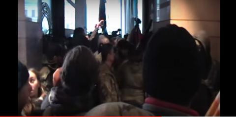 Как батальон ОУН "наведался" в офис Ахметова (ВИДЕО) Как батальон ОУН "наведался" в офис Ахметова (ВИДЕО)