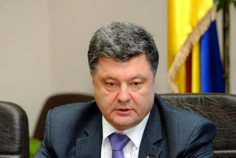 Порошенко извинился перед волонтерами (ВИДЕО) Порошенко извинился перед волонтерами (ВИДЕО)